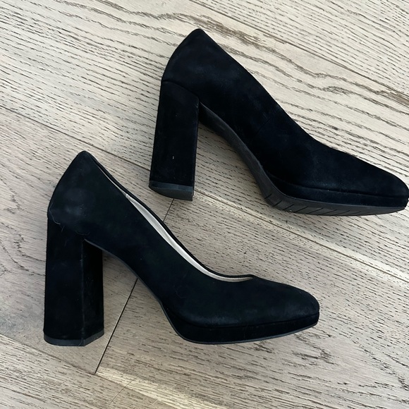 Black suede Cole Haan heels - Picture 3 of 6